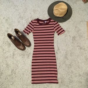 🌸✨🦋Form fitting stripped dress🦋✨🌸